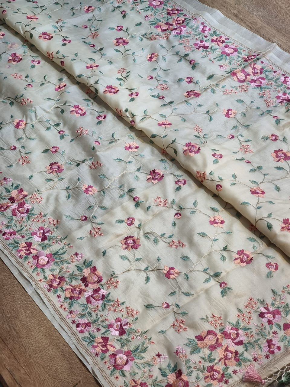 Pure Tussar Silk Floral Jaal Saree - floral jaal embroidery detail